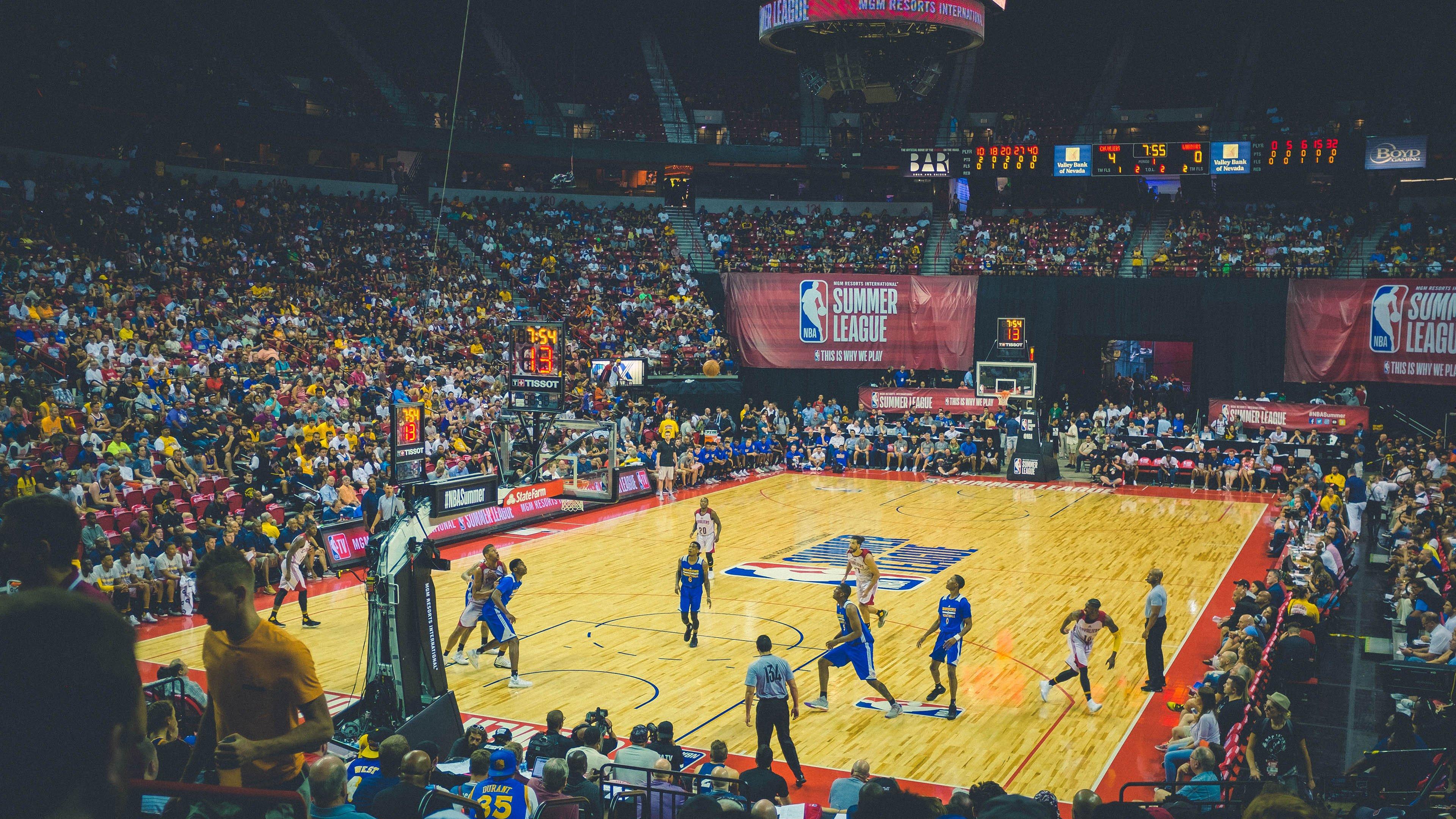 数字时代的足球盛宴，画质参差不齐，进球粒粒精彩