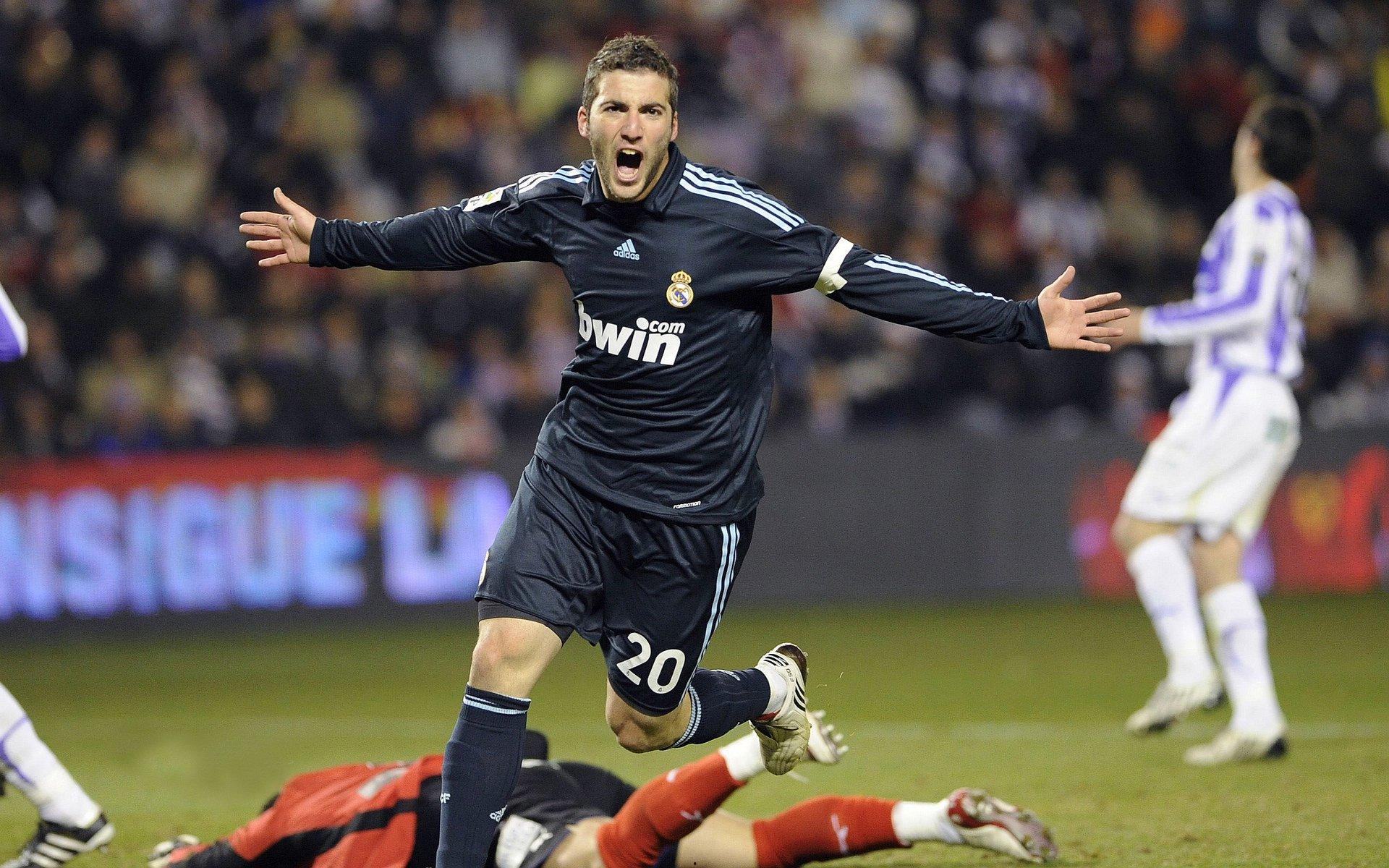 三载回望经典瞬间，克罗斯角球直挂死角改写足坛历史